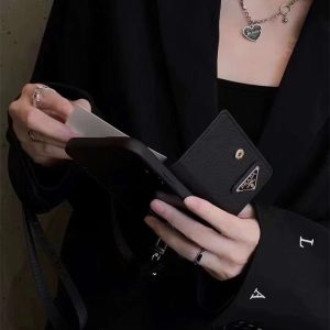 プラダ iphone17/17air ケース スマホ ショルダー prada iphone16/16pro/15 ケース カード収納 iphoneケース ブランド メンズ スマホケース 斜めがけ 肩掛け
