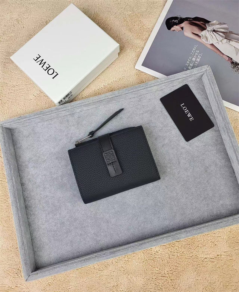 財布 ロエベ コンパクト ウォレット ブランド loewe 財布 レディース メンズ 30 代 40 代 レザー ウォレット ハイ ブランド プレゼントおすすめ