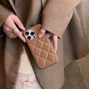 【本日迄】CHANEL ベージュレザー iPhoneケース アイフォン16/15 ケース シャネル chanel スマホケース 15pro