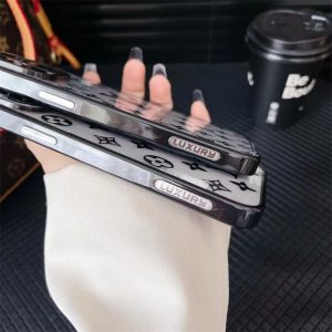 アイフォン16/15/15pro ケース ヴィトン iphone クリア ケース ブランド iphone ケース お 揃い カップル iphone14/13 ケース メタリック 衝撃に強い