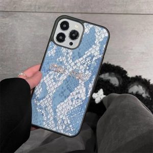 miumiu iphone17/16pro ケース パイソン 型押し スマホケース ミュウ ミュウ iphoneケース カップル iphone14/13ケース ブランド コピー iphoneケース 人気 女子 かわいい