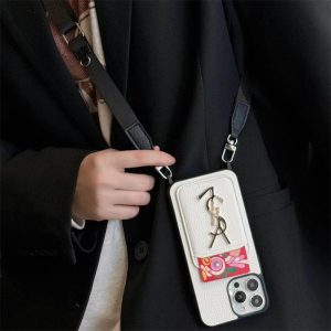 サンローラン スマホショルダー ysl iphone17 ケース iphone16/16pro ケース ショルダー おしゃれ 携帯 カバー カード 入れ 背面ポケット iphoneケース ブランド コピー サンローラン スマホショルダー ysl iphone17 ケース iphone16/16pro ケース ショルダー おしゃれ 携帯 カバー カード 入れ 背面ポケット iphoneケース ブランド コピー