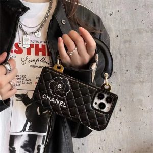 Alternative view of シャネル カメリア iphone15/15pro ケース バッグ 型 chanel 携帯ケース IPhone14/13 手持ちバンド 付き iphoneケース おそろい ブランド iphone ケース レディース ブランド カップル 白 黒