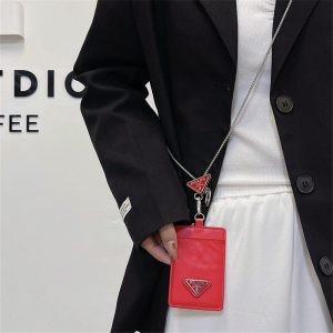 id カード ホルダー ハイ ブランド プラダ パス ケース カード ケース 首 掛け おしゃれ idカードケース 革 ネームカード 首 から かける prada