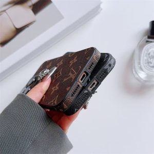 iphone17 ケース ヴィトン風 iphone16/16pro ケース カメラ保護 iphone15/14ケース ブランド コピー スマホケース おしゃれ メンズ ルイヴィトン iphoneケース 新作 おすすめ
