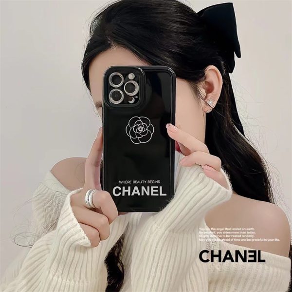 シャネル iphone ケース カメリア chanel スマホケース コピー iphone15/15pro ケース 人気 女子 iphoneケース 耐久性 iphone14/13/12 ケース かわいい ブランド おしゃれ