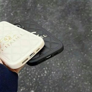 シャネル携帯ケース コピー ハイブランド iphone17/17proケース ココマーク iphone16/15proケース カメラ保護 chane liphone14 ケース iphone ケース 人気 女子