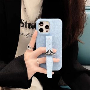 プラダ iphone17/16pro ケース ベルト 付き prada アイフォン15/15プロ ケース iphone14/13 ケース レザー ブランド iphone12ケース ハイブランド メンズ 人気 女子
