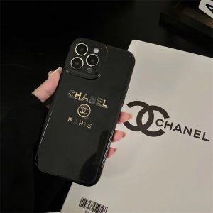 chanel スマホケース iphone16/16pro シャネル iphone15/14 ケース コピー スマホケース カップル iphone13/12/11ケース ハイブランド iphoneケース ブランド かわいい ペア