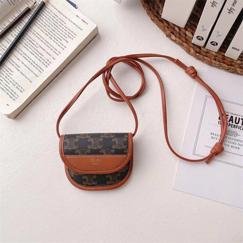 セリーヌ airpods ケース ショルダー airpods pro ケース ハイブランド celine airpods 第 三 世代 ケース ブランド エア ポッツ ケース おしゃれ エアーポッズ ケース かわいい