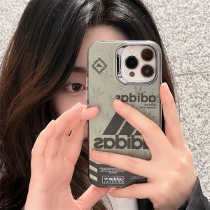 iphone16/16pro ケース アディダス iphoneケース お揃い ブランド adidas スマホケース カップル iphone15/14 ケース 韓国 アイドル iphone13/12 ケース ブランド 人気 メンズ 女子
