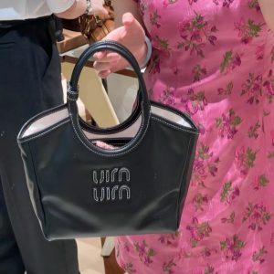 三越伊勢丹 | MIU MIU/ミュウミュウ通販 | レザー トートバッグ