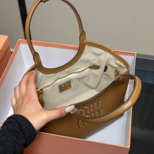 ミュウミュウ トートバッグ コピー miumiu ショルダー バッグ トート バッグ ブランド レディース 2way バッグ ハイ ブランド ミュウミュウ トートバッグ コピー miumiu ショルダー バッグ トート バッグ ブランド レディース 2way バッグ ハイ ブランド