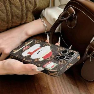 ルイヴィトン iphone16/16proケース クマ ヴィトン 風 スマホケース iphone15/14ケース キャラクター iphone13/13proケース ブランド かわいい クリスマス プレゼント おすすめ