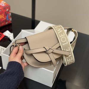 ロエベ ゲート デュアル 30 代/ 40 代 ショルダー バッグ 斜 めがけ ハイ ブランド loewe ショルダー バッグ ミニ ショルダー バッグ 人気 ブランド 流行り廃り の ない ブランド バッグ