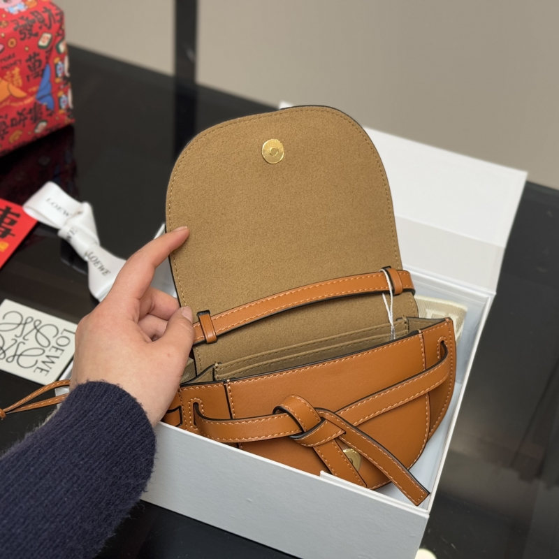 ロエベ ゲート デュアル 30 代/ 40 代 ショルダー バッグ 斜 めがけ ハイ ブランド loewe ショルダー バッグ ミニ ショルダー バッグ 人気 ブランド 流行り廃り の ない ブランド バッグ