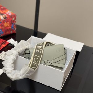 ロエベ ゲート デュアル 30 代/ 40 代 ショルダー バッグ 斜 めがけ ハイ ブランド loewe ショルダー バッグ ミニ ショルダー バッグ 人気 ブランド 流行り廃り の ない ブランド バッグ