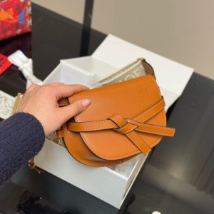 ロエベ ゲート デュアル 30 代/ 40 代 ショルダー バッグ 斜 めがけ ハイ ブランド loewe ショルダー バッグ ミニ ショルダー バッグ 人気 ブランド 流行り廃り の ない ブランド バッグ