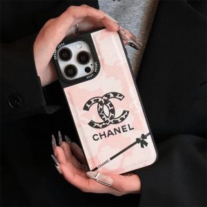 シャネル ☆入手困難☆ チェーン付きフォンケース ピンク シャネル ☆入手困難☆ チェーン付きフォンケース ピンク