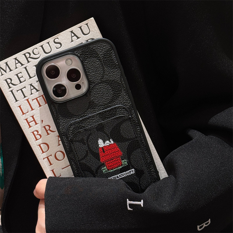 コーチ スヌーピー iphone17/16pro ケース coach iphone16e ケース ブランド iphonese2/se3 ケース お 揃い カップル iphone15/14 ケース キャラクター iphone ケース カード 収納 ハイ ブランド