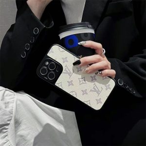 ルイ ヴィトン スマホケース エンボス vuitton 風 iphone17 ケース iphone17pro ケース 新作レザー ブランド iphone16/15/14 ケース メンズ ハイ ブランド スマホケース 「カメラレンズフィルム付き」 ルイ ヴィトン スマホケース エンボス vuitton 風 iphone17 ケース iphone17pro ケース 新作レザー ブランド iphone16/15/14 ケース メンズ ハイ ブランド スマホケース 「カメラレンズフィルム付き」