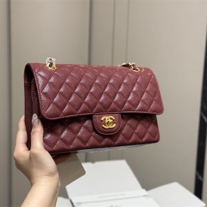 シャネル バッグ コピー chanel マトラッセ ショルダー バッグ チェーン 黒 白 カバン ブランド レディース 鞄 人気 ゴールドロゴ付き