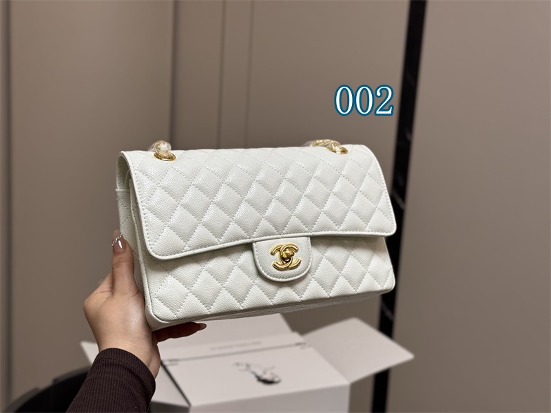 シャネル バッグ コピー chanel マトラッセ ショルダー バッグ チェーン 黒 白 カバン ブランド レディース 鞄 人気 ゴールドロゴ付き