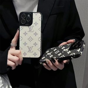 ルイ ヴィトン スマホケース エンボス vuitton 風 iphone17 ケース iphone17pro ケース 新作レザー ブランド iphone16/15/14 ケース メンズ ハイ ブランド スマホケース 「カメラレンズフィルム付き」 ルイ ヴィトン スマホケース エンボス vuitton 風 iphone17 ケース iphone17pro ケース 新作レザー ブランド iphone16/15/14 ケース メンズ ハイ ブランド スマホケース 「カメラレンズフィルム付き」