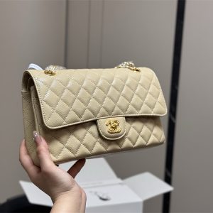 シャネル バッグ コピー chanel マトラッセ ショルダー バッグ チェーン 黒 白 カバン ブランド レディース 鞄 人気 ゴールドロゴ付き