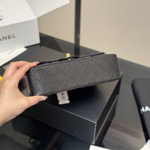 シャネル バッグ コピー chanel マトラッセ ショルダー バッグ チェーン 黒 白 カバン ブランド レディース 鞄 人気 ゴールドロゴ付き