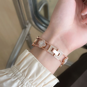 アップル ウォッチ バンド 夏 ブレスレット apple watch S10/ultra バンド ヴァンクリーフ 四つ葉 チェーン Van Cleef apple watch seカバー おすすめ ブランドコピー アップル ウォッチ バンド 夏 ブレスレット apple watch S10/ultra バンド ヴァンクリーフ 四つ葉 チェーン Van Cleef apple watch seカバー おすすめ ブランドコピー