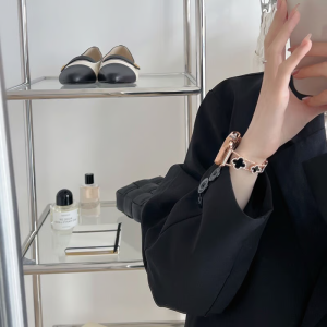 アップル ウォッチ バンド 夏 ブレスレット apple watch S10/ultra バンド ヴァンクリーフ 四つ葉 チェーン Van Cleef apple watch seカバー おすすめ ブランドコピー アップル ウォッチ バンド 夏 ブレスレット apple watch S10/ultra バンド ヴァンクリーフ 四つ葉 チェーン Van Cleef apple watch seカバー おすすめ ブランドコピー