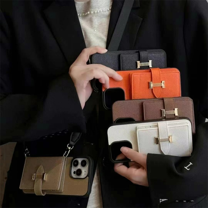 ショルダーストラップで両手を自由にできる★ハイブラ風iPhoneショルダーケース