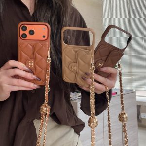 スマホ ショルダー シャネル 風 Chanel iphoneケース 17/17pro スマホケース 斜 めがけ ハイブランド iPhone16/16promaxケース ショルダー 人気ランキング iPhone15plus/14plusケース ブランド 女性 40代/30代