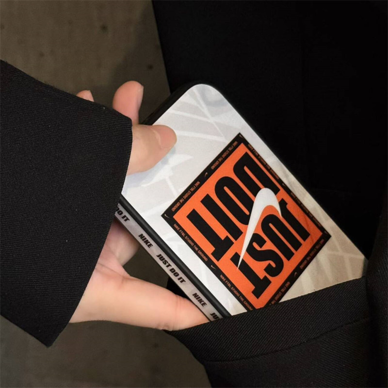 ナイキ iphoneケース 17/17pro Nike スマホケース お揃い スマホケース 高校生 ブランド iPhone16/16promaxケース 可愛い ブランド 韓国アイドル スマホケース ブランド