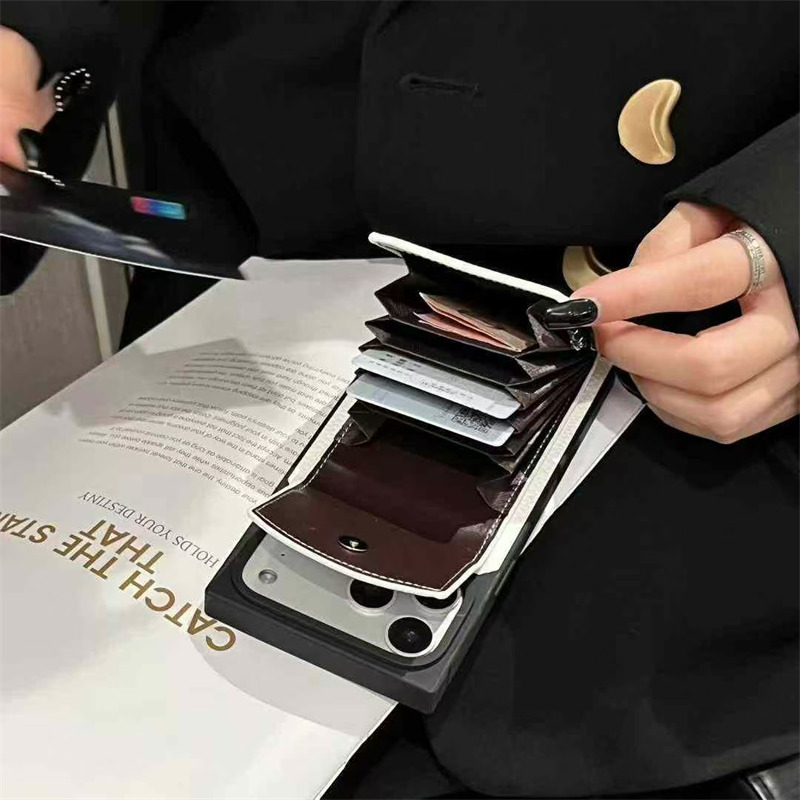 【予算5,000円~6000円のクリスマスプレゼント」ハイブランドiPhoneケースご紹介。