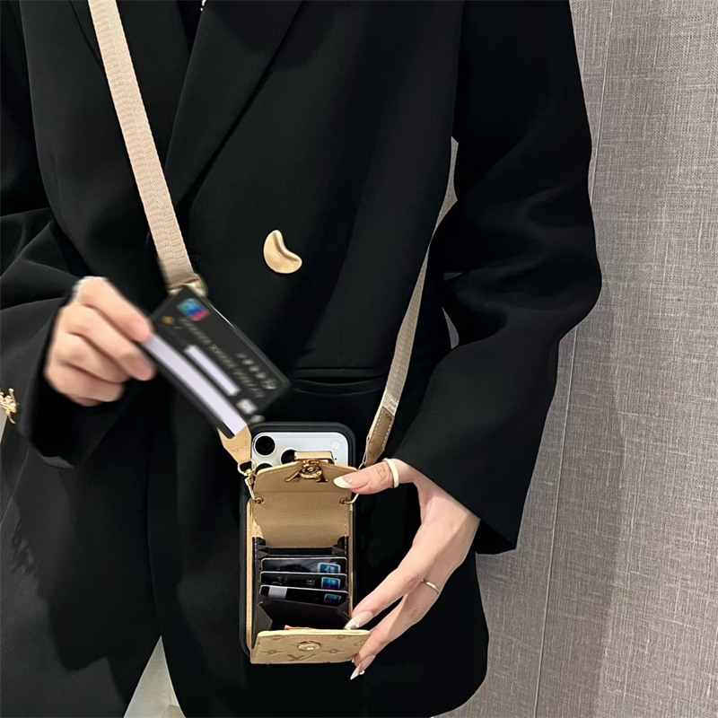 パートナーとお揃いで。性別を問わない「シェア・ラグジュアリー」なiPhoneケース特集。 パートナーとお揃いで。性別を問わない「シェア・ラグジュアリー」なiPhoneケース特集。