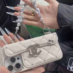 シャネル iphone ケース デコ iphoneケース ハイブランド 女子 chanel スマホ ケース パール チェーン 付き iphoneケース デコ ブランド iphone ケース 芸能人 愛用