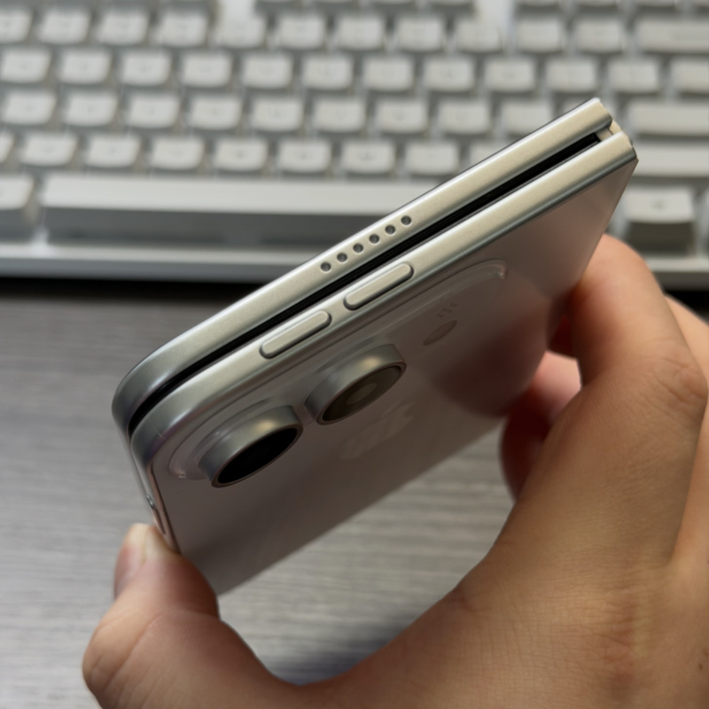 【2026年最新噂まとめ】ついに登場！？「折りたたみiPhone（iPhone Fold/Ultra）」の噂・スペック・価格予測。